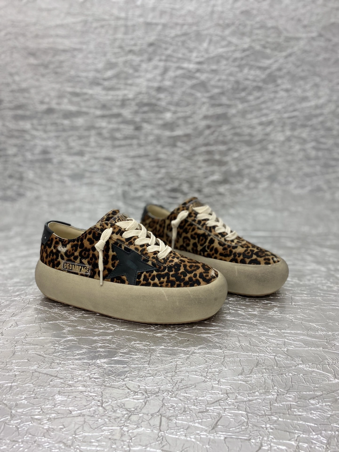 OOBB-- 6642 GWF00378.F003305.81472 GMF00378.F003305.81472 Space cowhide item:E-X362J2901T